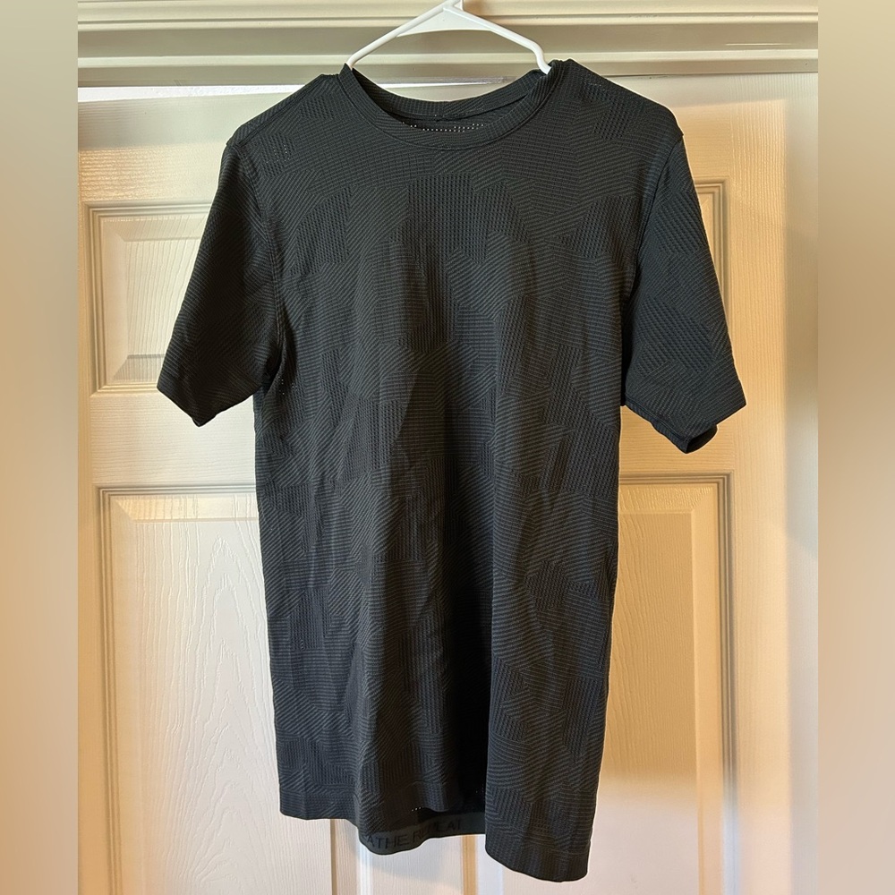 Lululemon metal vent tech men’s tee